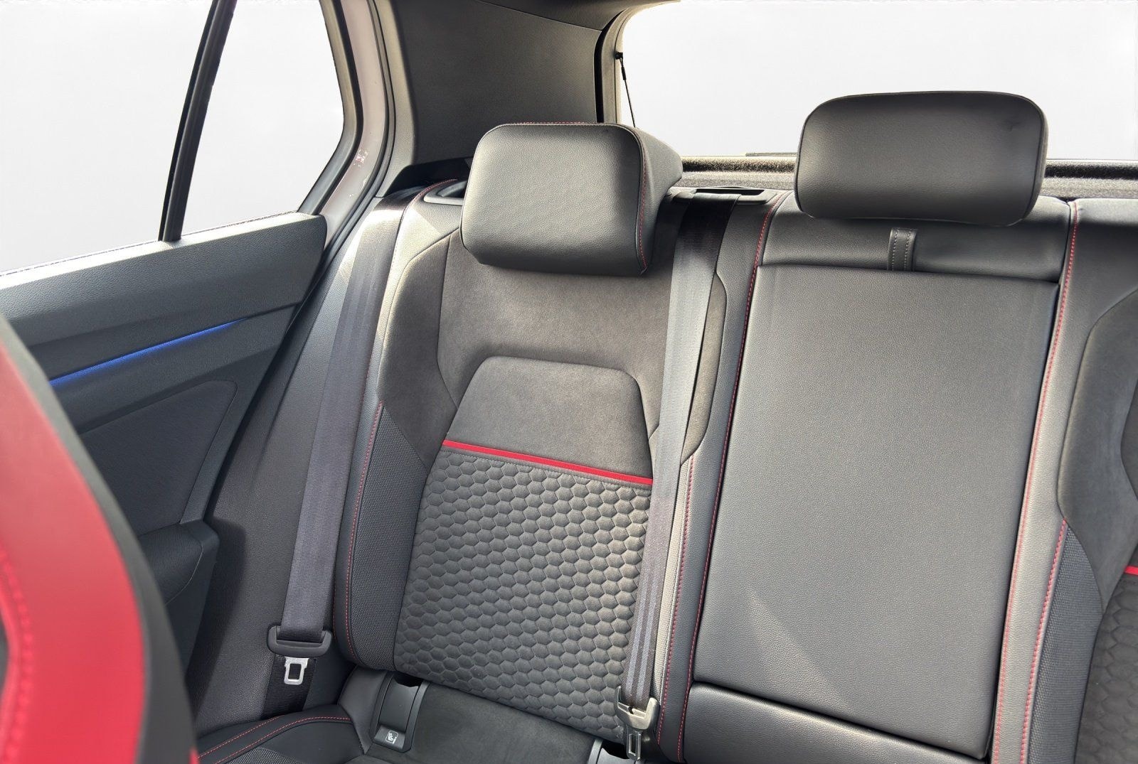 Volkswagen Golf VIII GTI 2.0 TSI DSG Clubsport | NAVI | LED foto 11