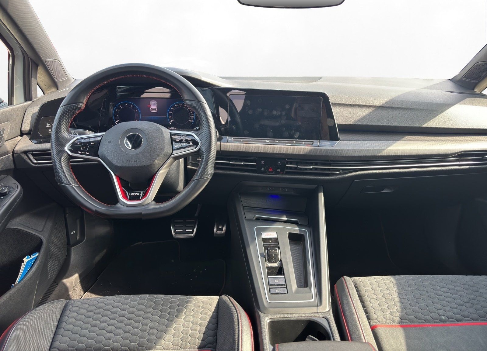 Volkswagen Golf VIII GTI 2.0 TSI DSG Clubsport | NAVI | LED foto 12