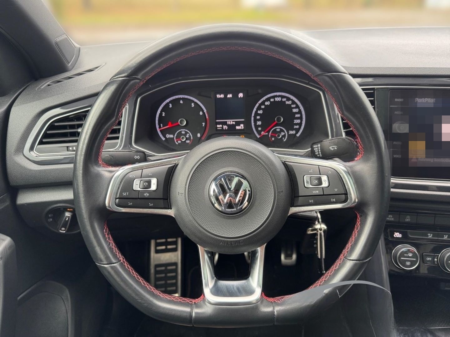 Volkswagen T-Roc 1.5 Sport El. Pano Navi 2-Zonen-Klima Fahr foto 8