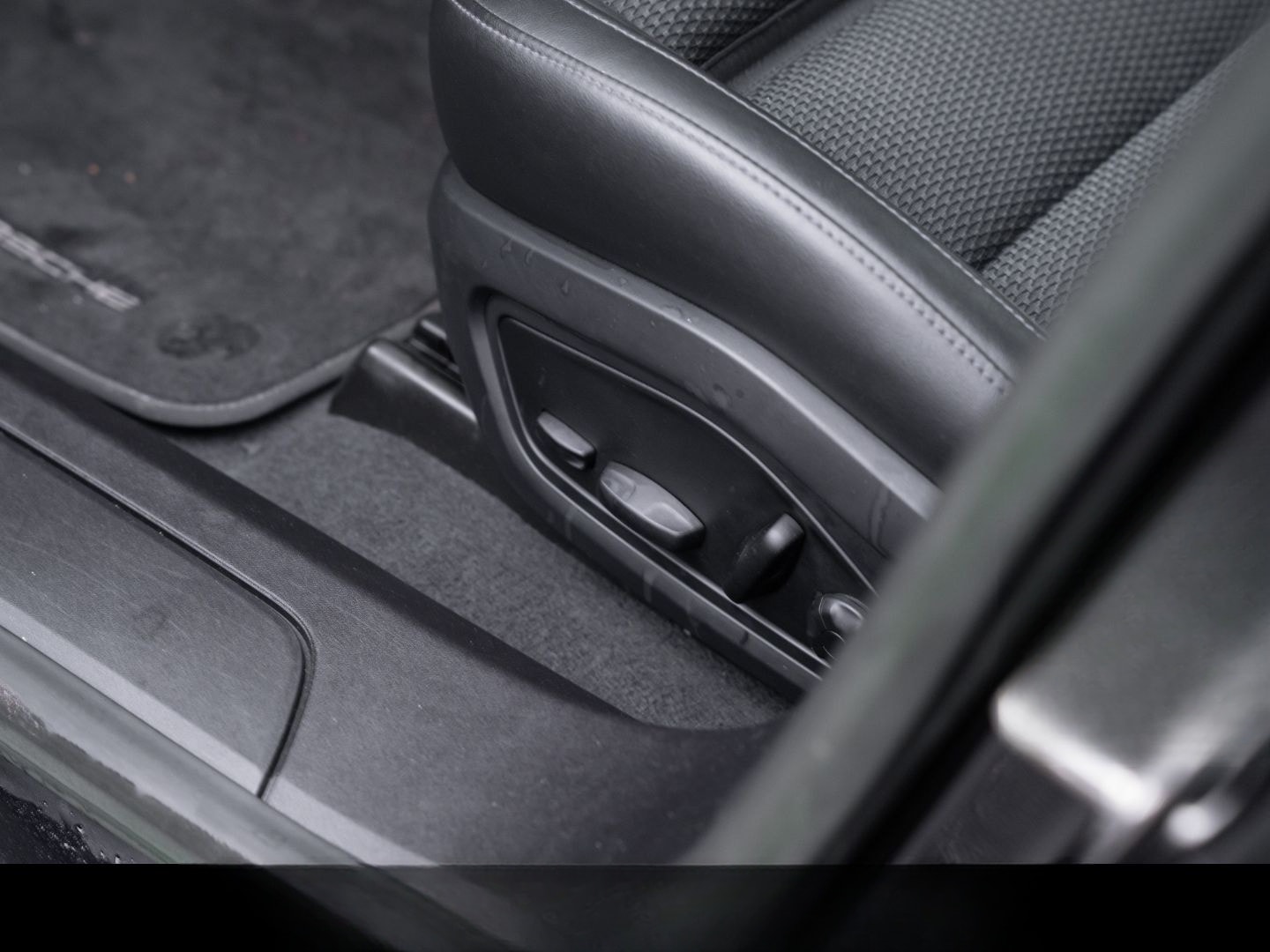 Porsche Taycan Sport Turismo Sport Paket Lederfreie LED foto 25