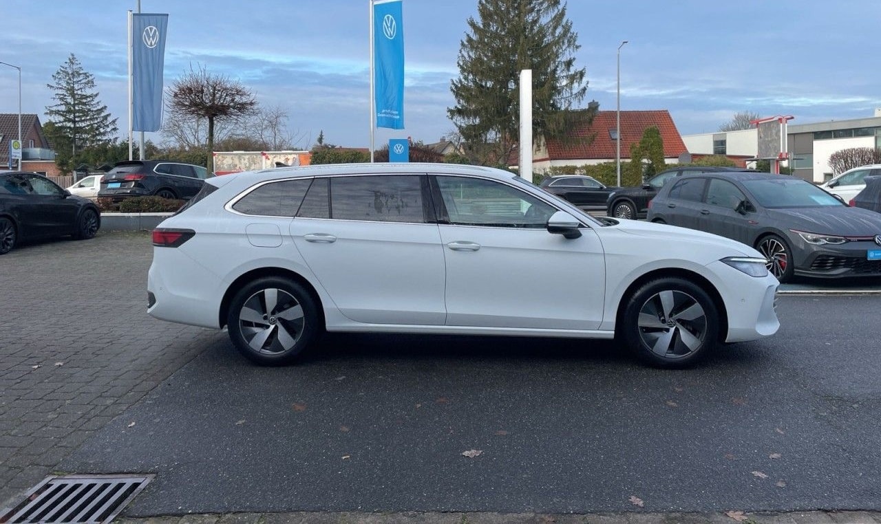 Volkswagen Passat Variant 2.0 TDI Business/360Cam/Travel/AC foto 3