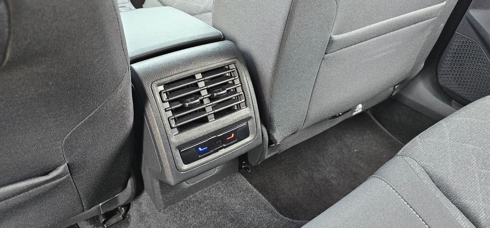 Volkswagen Golf*VIII*Lim.*2.0*TDI*Life*Virtual*LED*Ambiente foto 16