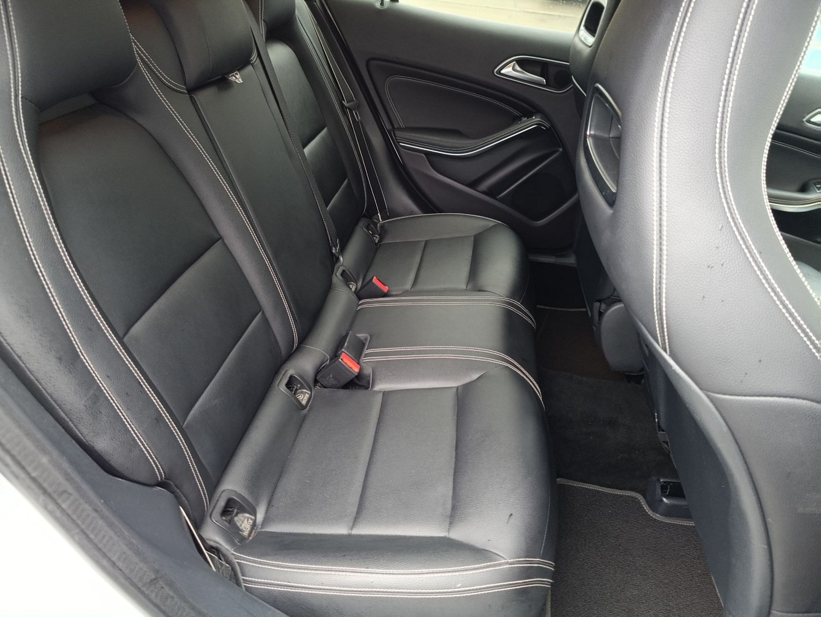 Mercedes-Benz GLA 250 4Matic Urban Style Edition Leder Navi foto 24