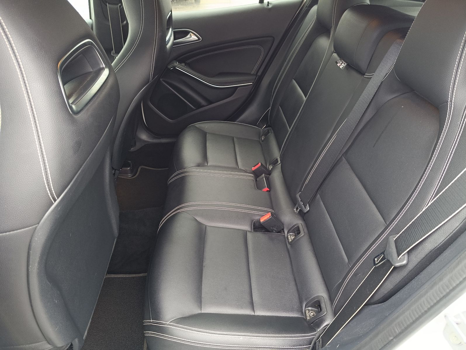 Mercedes-Benz GLA 250 4Matic Urban Style Edition Leder Navi foto 25