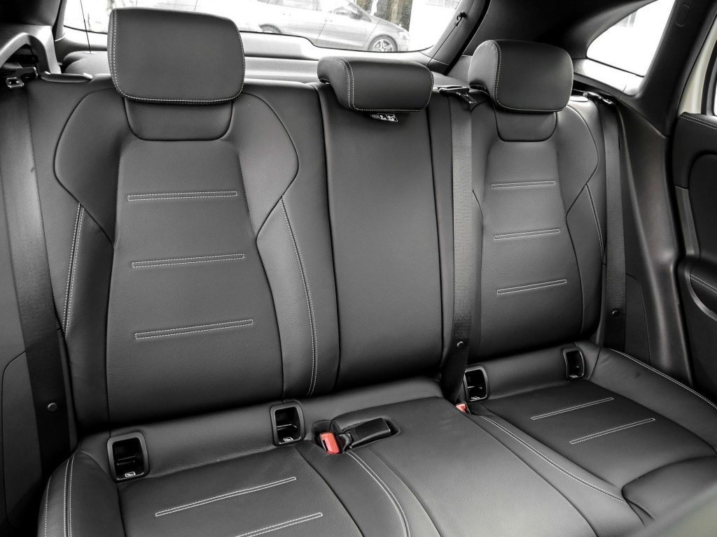 Mercedes-Benz GLA 180 Progressive/Pano/AHK/Leder/LED/Kamera/18 foto 5