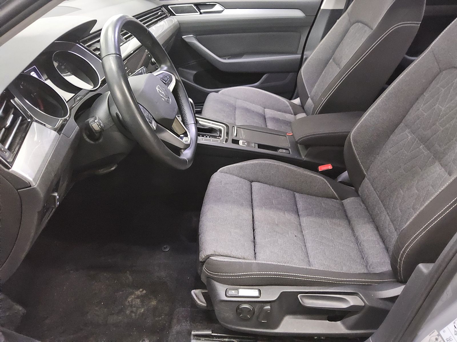 Volkswagen Passat Var. 2.0 TDI Business Navi RfK LED ACC foto 8