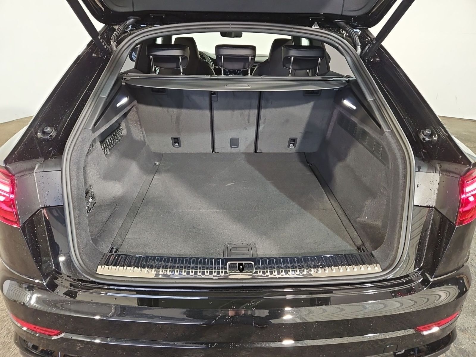 Audi Q8 50 TDI quattro S LINE+AHK+MATRIX+PANO+HUD foto 11