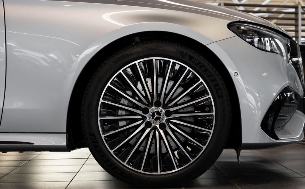 Mercedes-Benz E 300 de T-Modell mit EQ Hybrid Technologie AMG foto 6