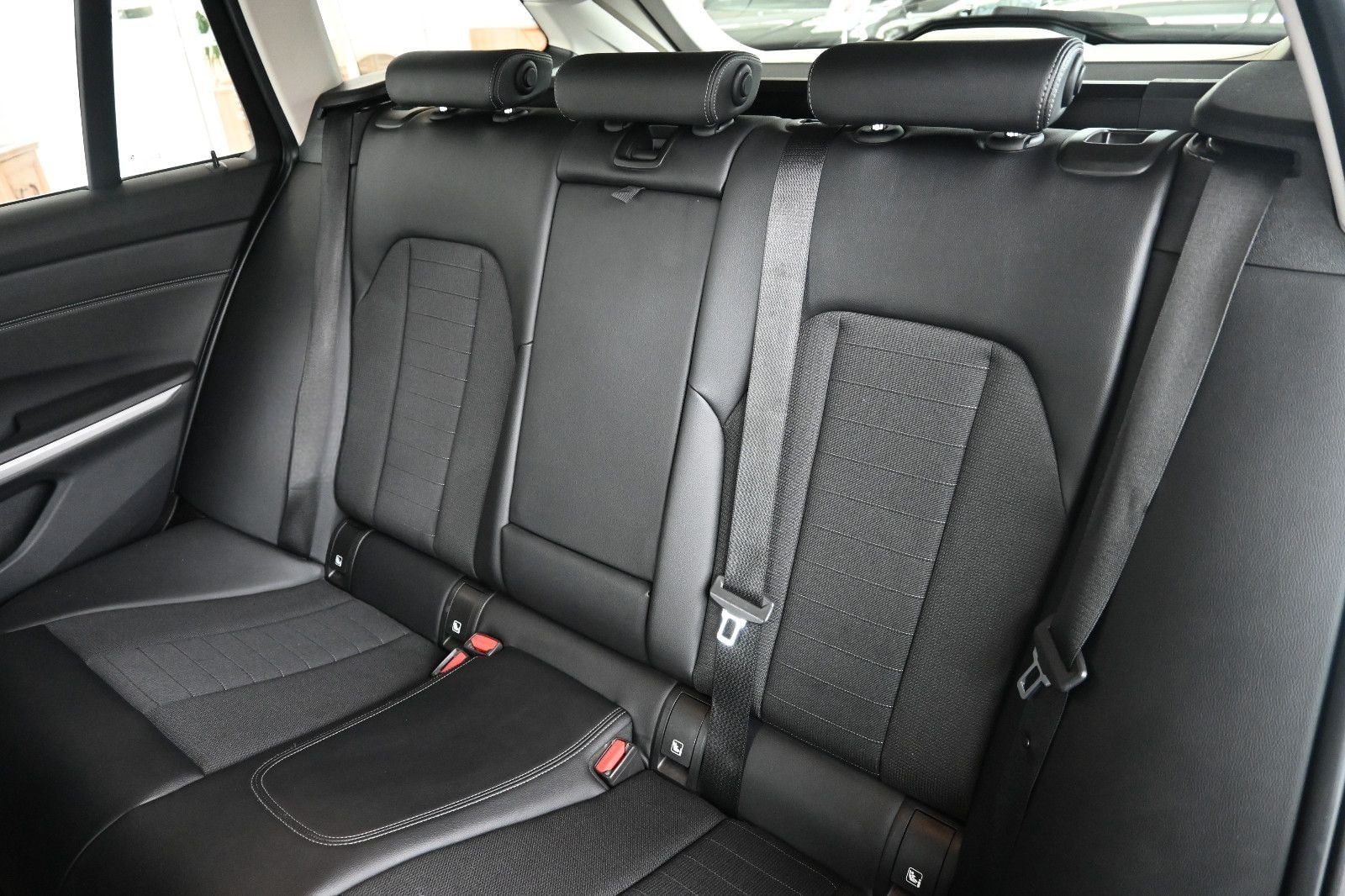 BMW 318d T Advantage LED Nav ACC Leder PDC L-Cockpit foto 18