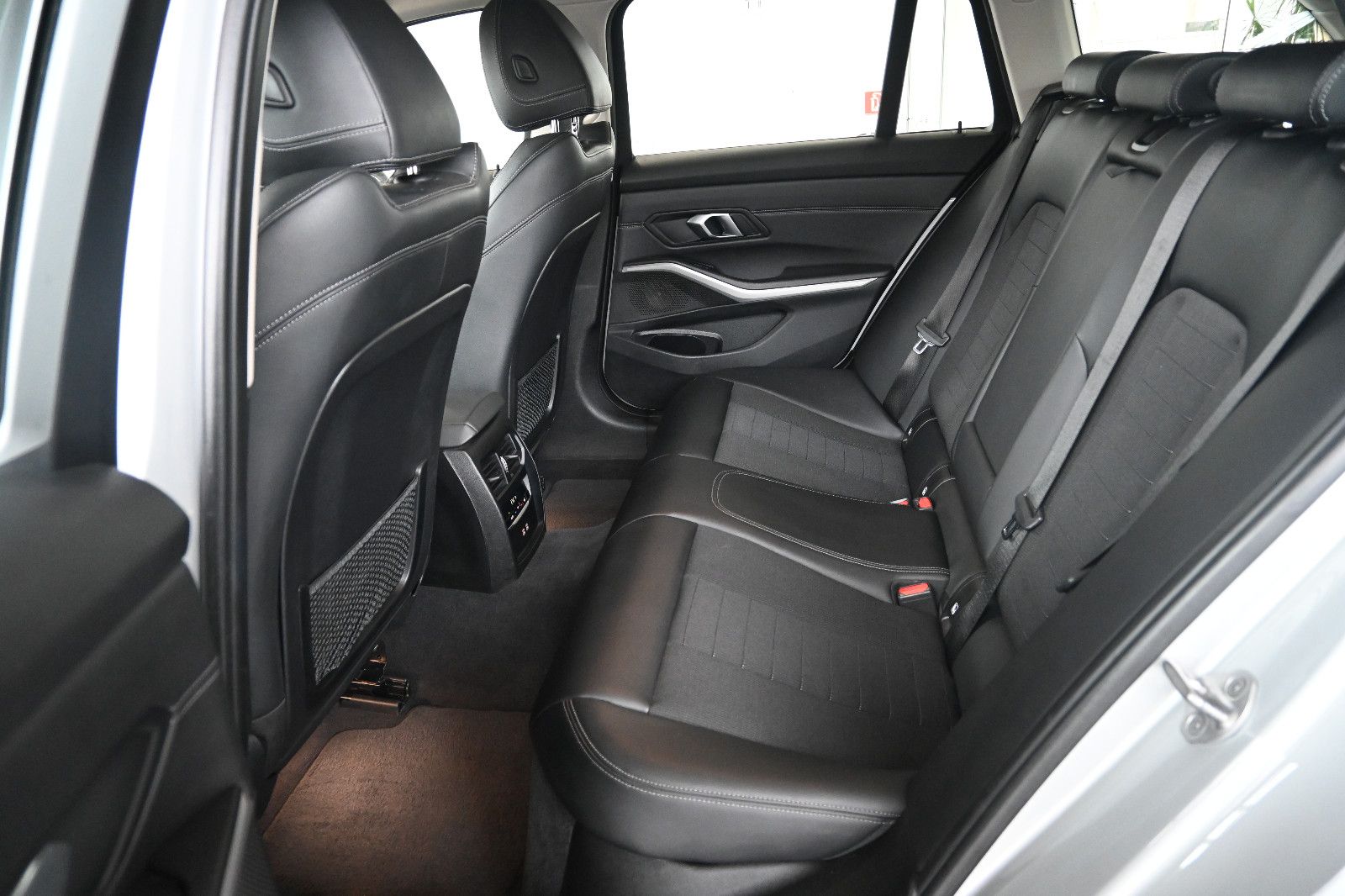 BMW 318d T Advantage LED Nav ACC Leder PDC L-Cockpit foto 19