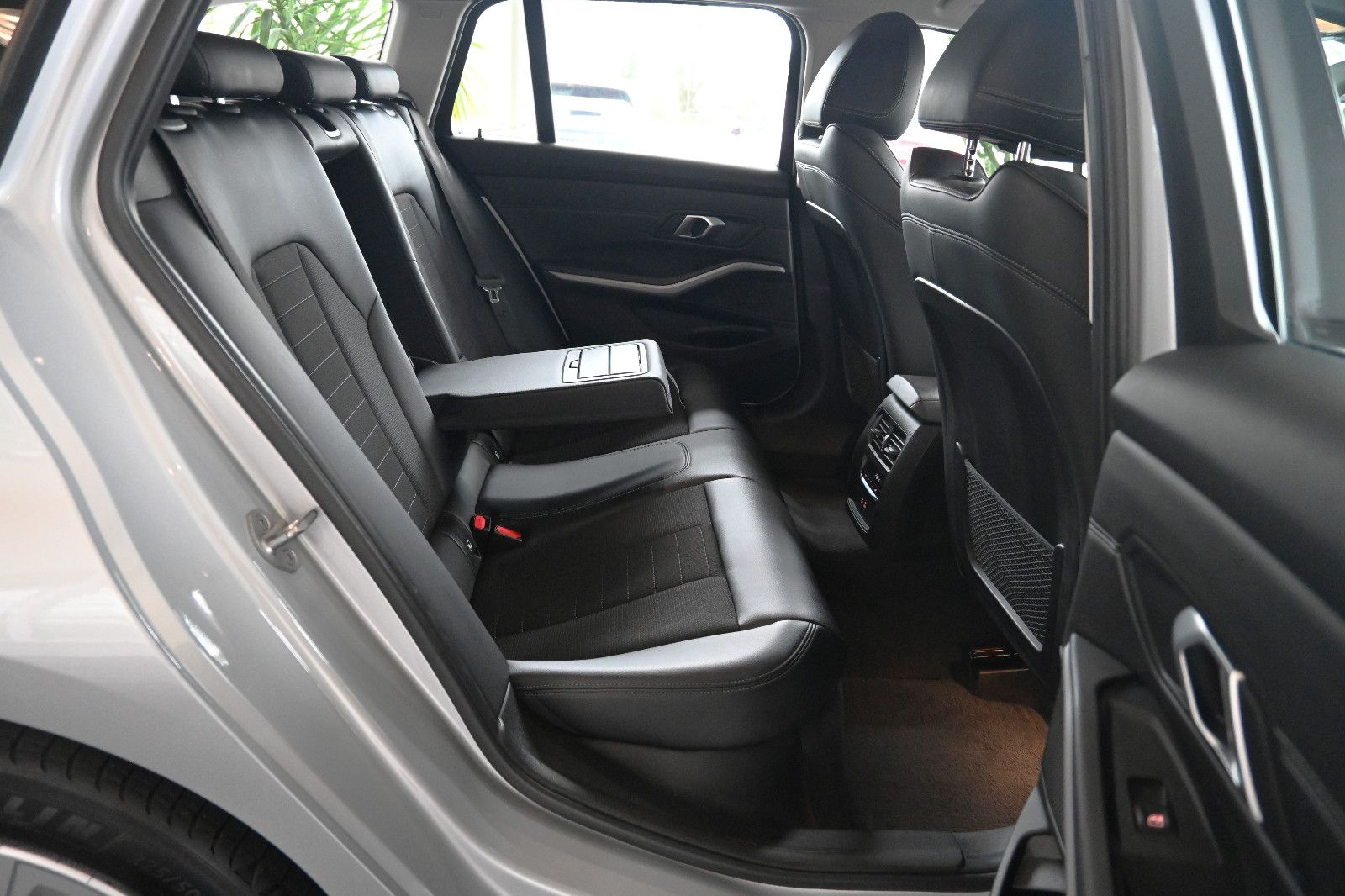 BMW 318d T Advantage LED Nav ACC Leder PDC L-Cockpit foto 21