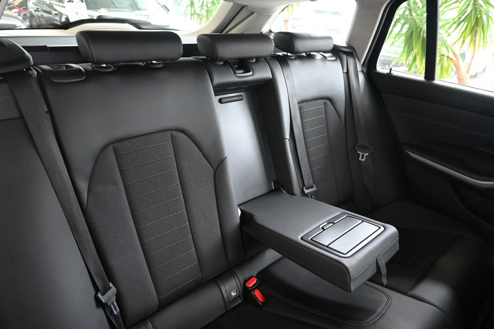 BMW 318d T Advantage LED Nav ACC Leder PDC L-Cockpit foto 22