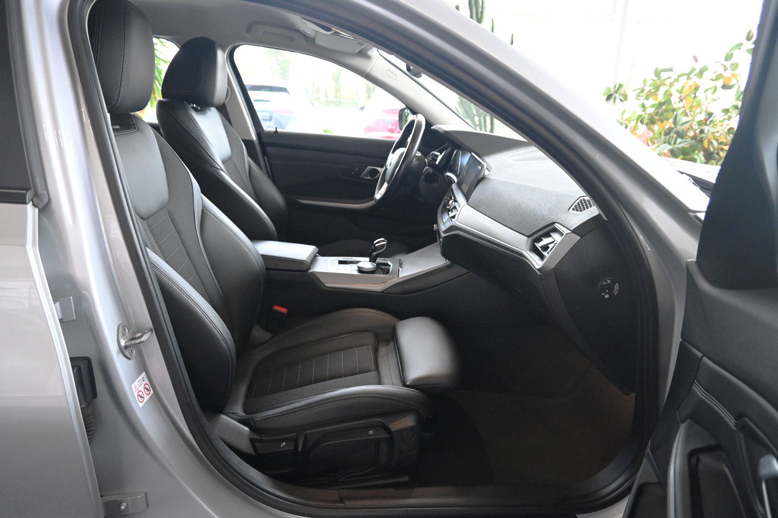 BMW 318d T Advantage LED Nav ACC Leder PDC L-Cockpit foto 24