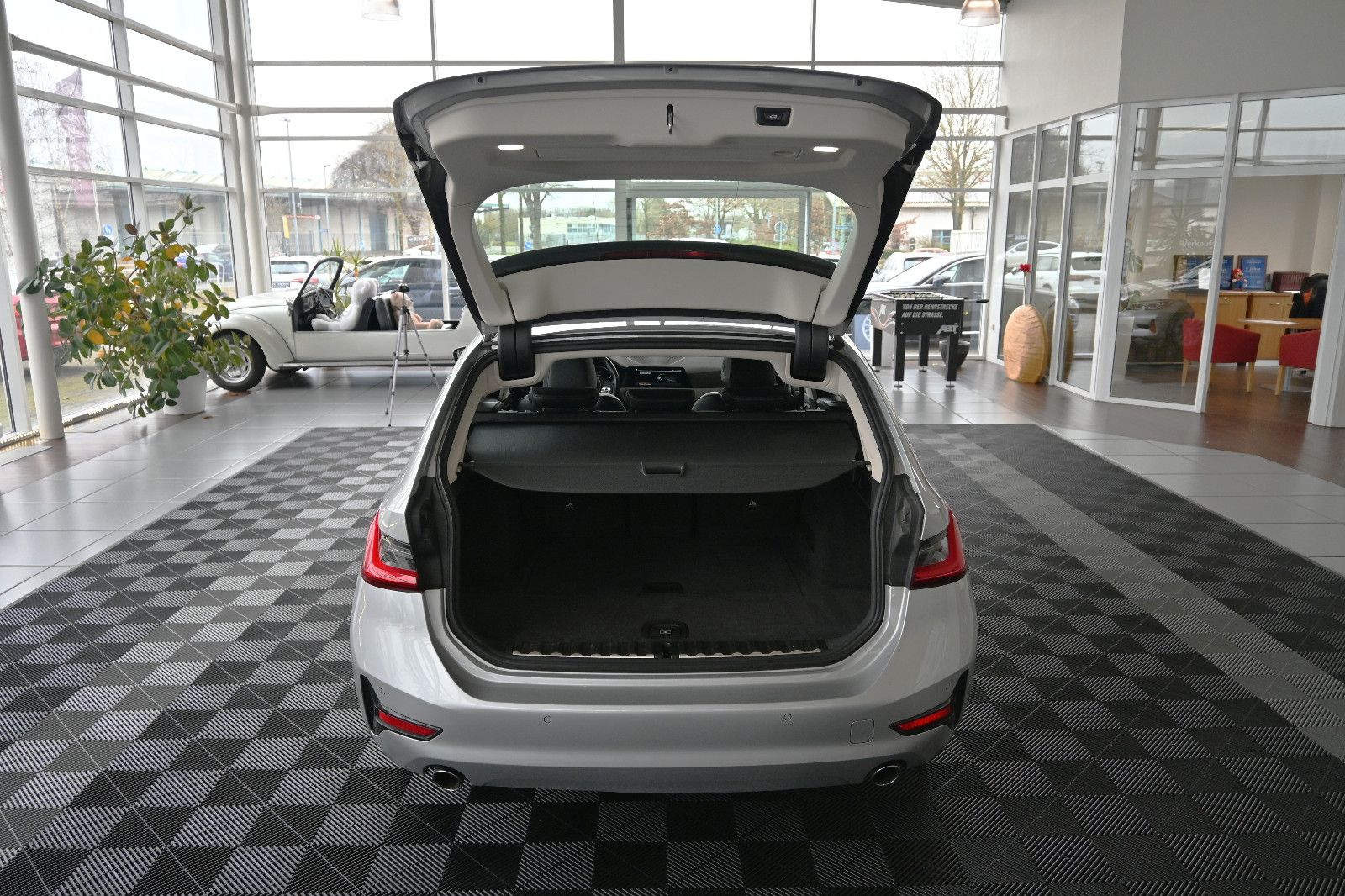 BMW 318d T Advantage LED Nav ACC Leder PDC L-Cockpit foto 6