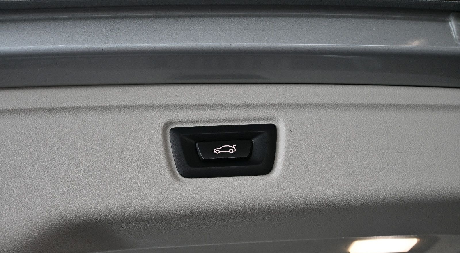 BMW 318d T Advantage LED Nav ACC Leder PDC L-Cockpit foto 7