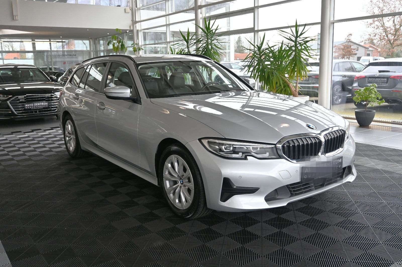 BMW 318d T Advantage LED Nav ACC Leder PDC L-Cockpit foto 10