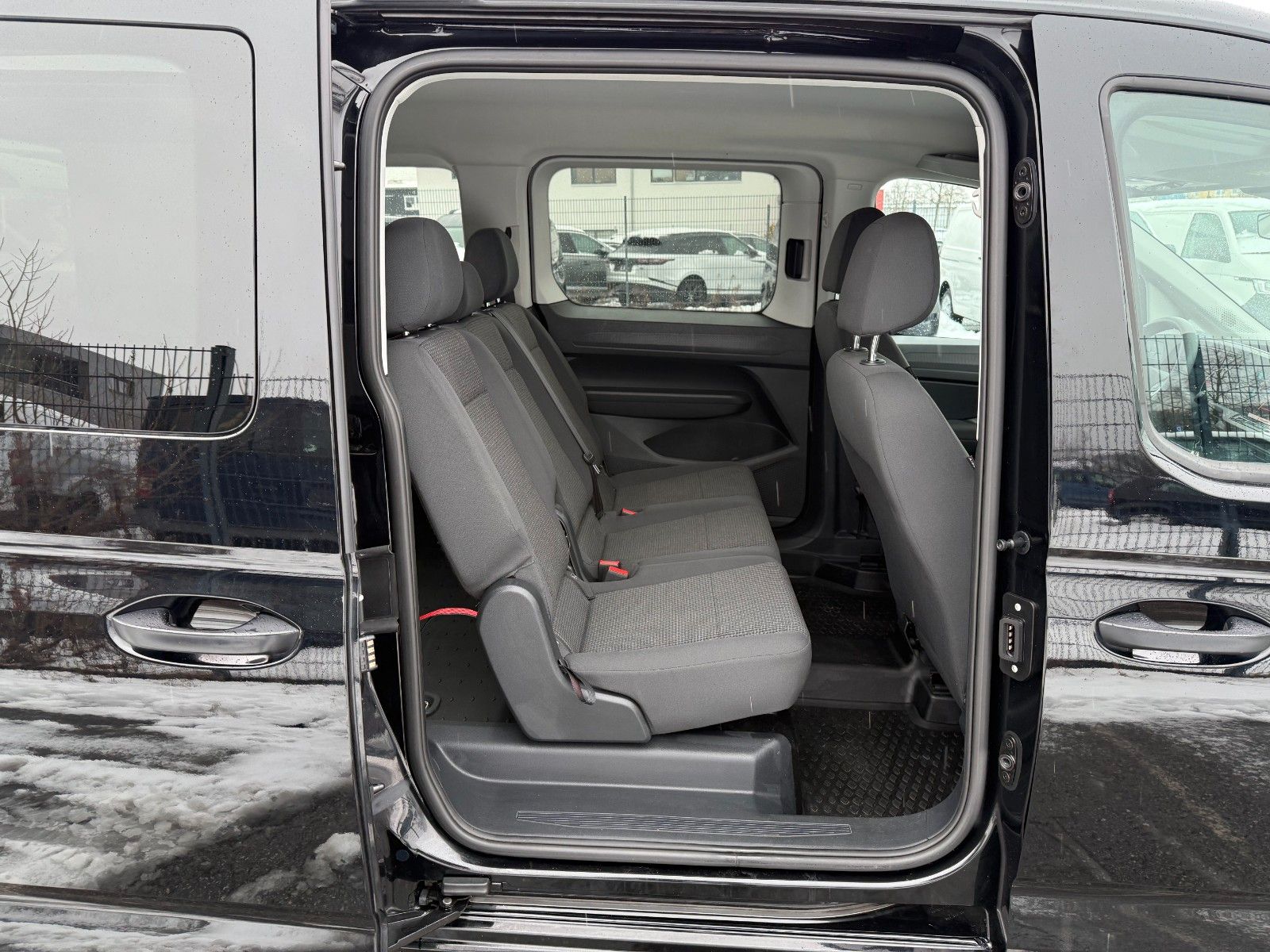 Volkswagen Caddy Maxi 2,0 TDI*KAMERA*DAB*AHK*WINTERPAKET* foto 10