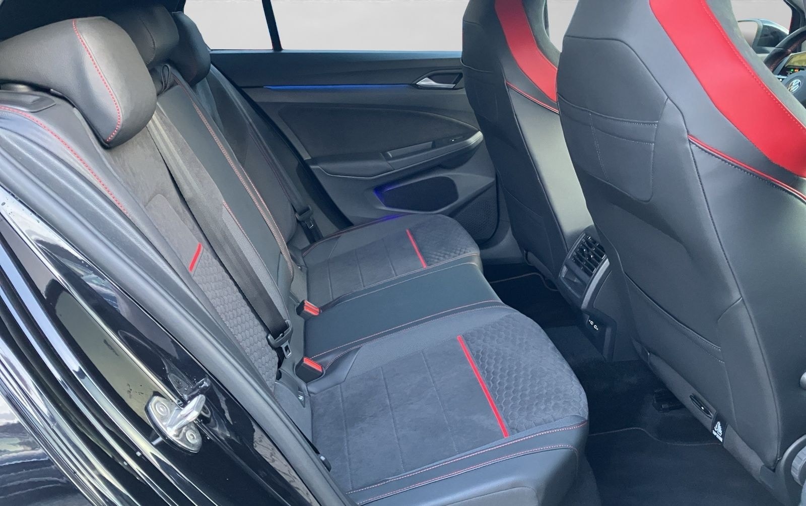Volkswagen Golf GTI CLUBSPORT BLACK STYLE LM19 SIDE-ASSIST foto 6