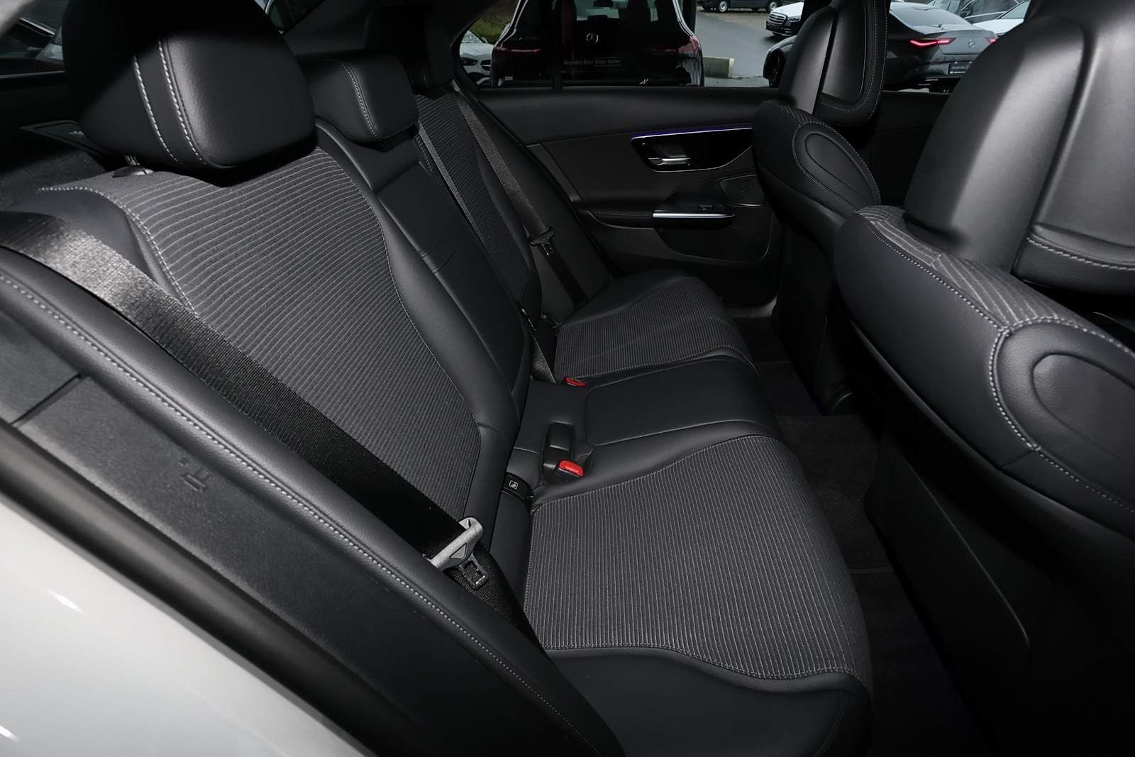 Mercedes-Benz C 180 PANO+TOTWINKEL+MEMORY+CARPLAY+MBUX+LED+17" foto 6