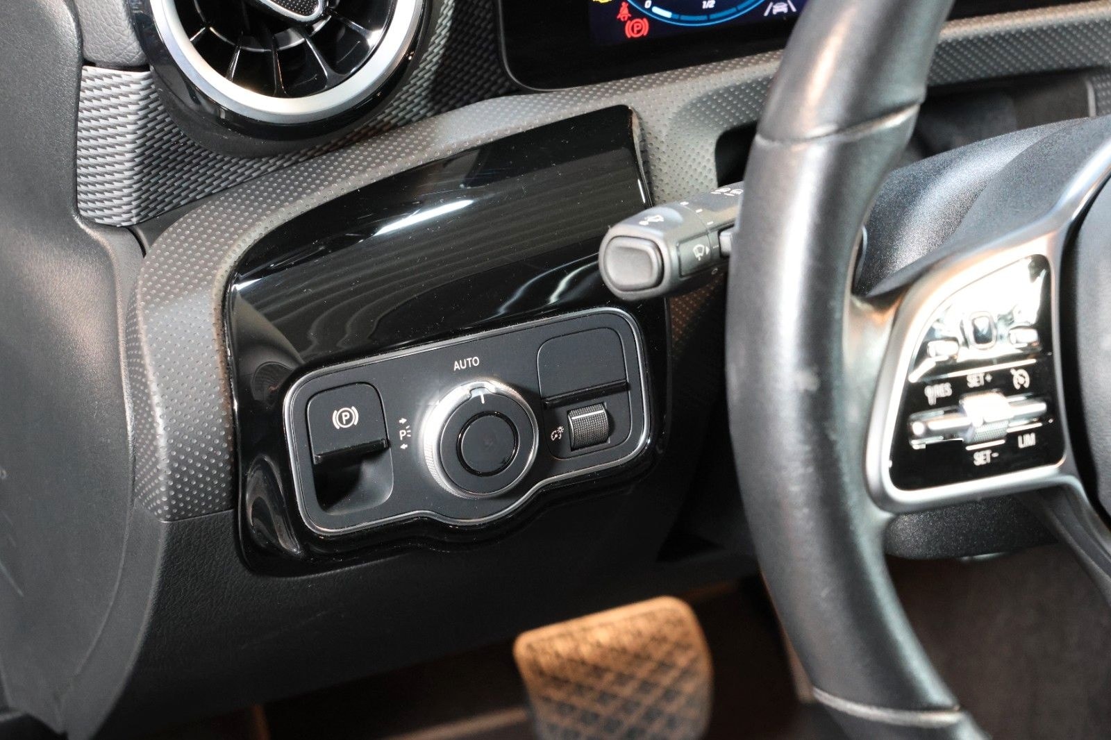 Mercedes-Benz CLA 200 d SHOOTING BRAKE *MB100*PANO*LED*LEDER* foto 19