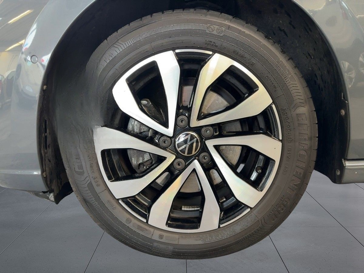 Volkswagen Golf VIII 2.0 TDI Active ACC PDC Navi LED foto 17