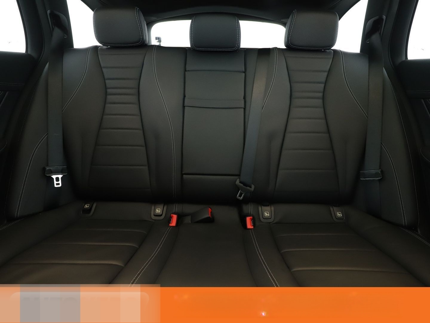 Mercedes-Benz E 220 d T 4Matic AMG Line Aut.*360*PANO foto 16