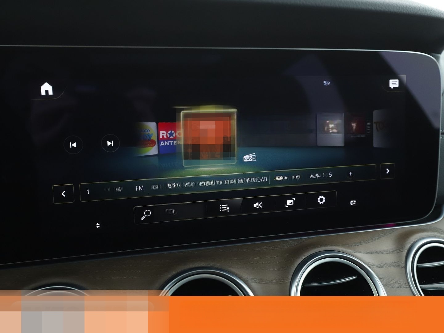 Mercedes-Benz E 220 d T 4Matic AMG Line Aut.*360*PANO foto 21