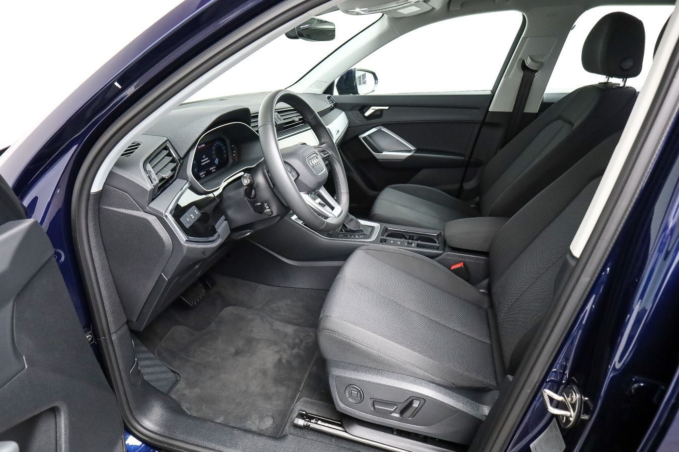 Audi Q3 35 TDI advanced*NAVI-PLUS*LED*KAMERA*AHK*SHZ* foto 8