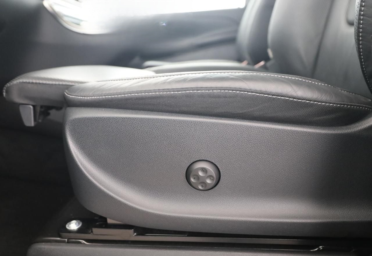 Mercedes-Benz V 300 d Lang 4M Exclusive AMG Pano AHK Distr. foto 17