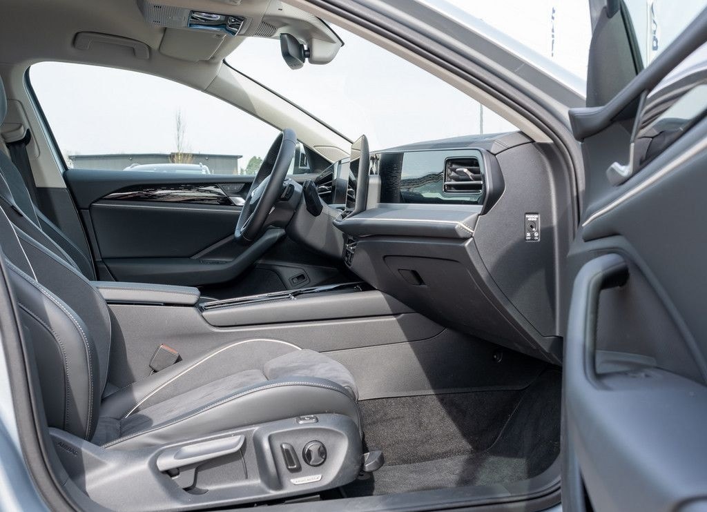 Volkswagen Passat Elegance 2,0 l TDI DSG AHK ACC MATRIX-LED foto 3