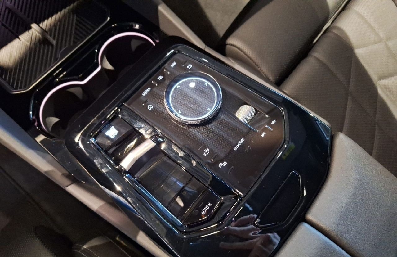 BMW 550e xDr T M Sport B&W,Pano,AHK,AktivL,Autobahn foto 14