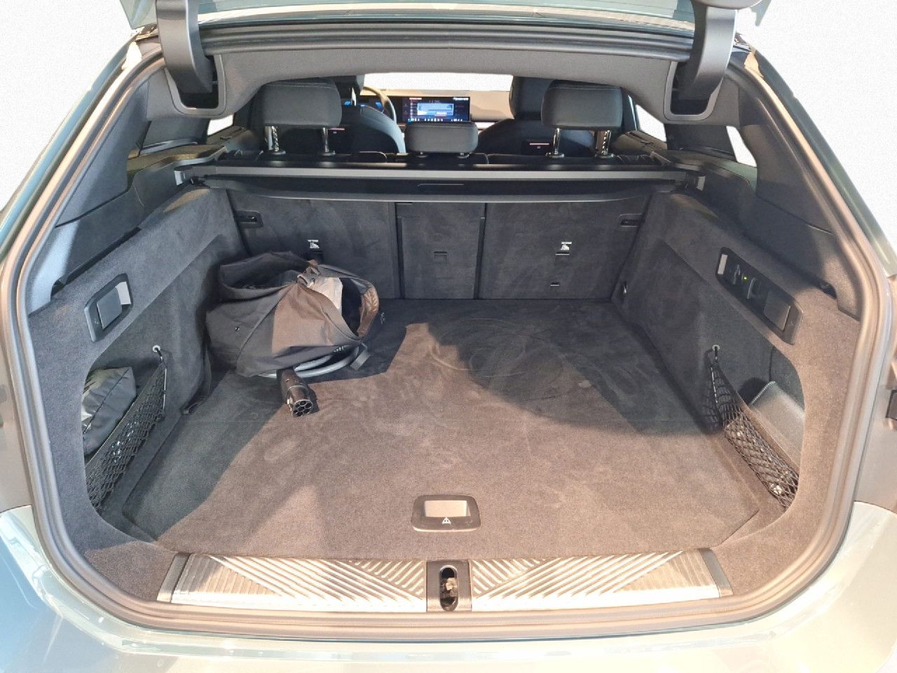 BMW 550e xDr T M Sport B&W,Pano,AHK,AktivL,Autobahn foto 15