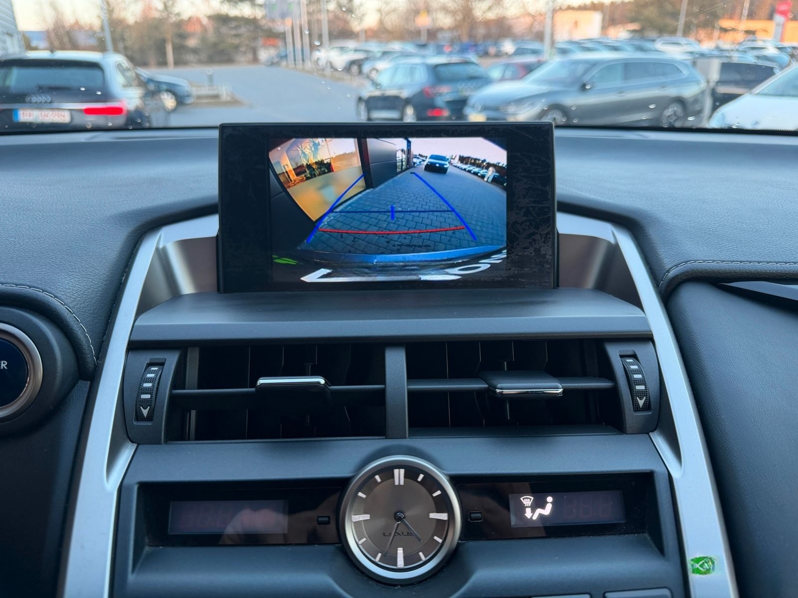 Lexus NX 200 t KAMERA/LED/SHZ foto 9