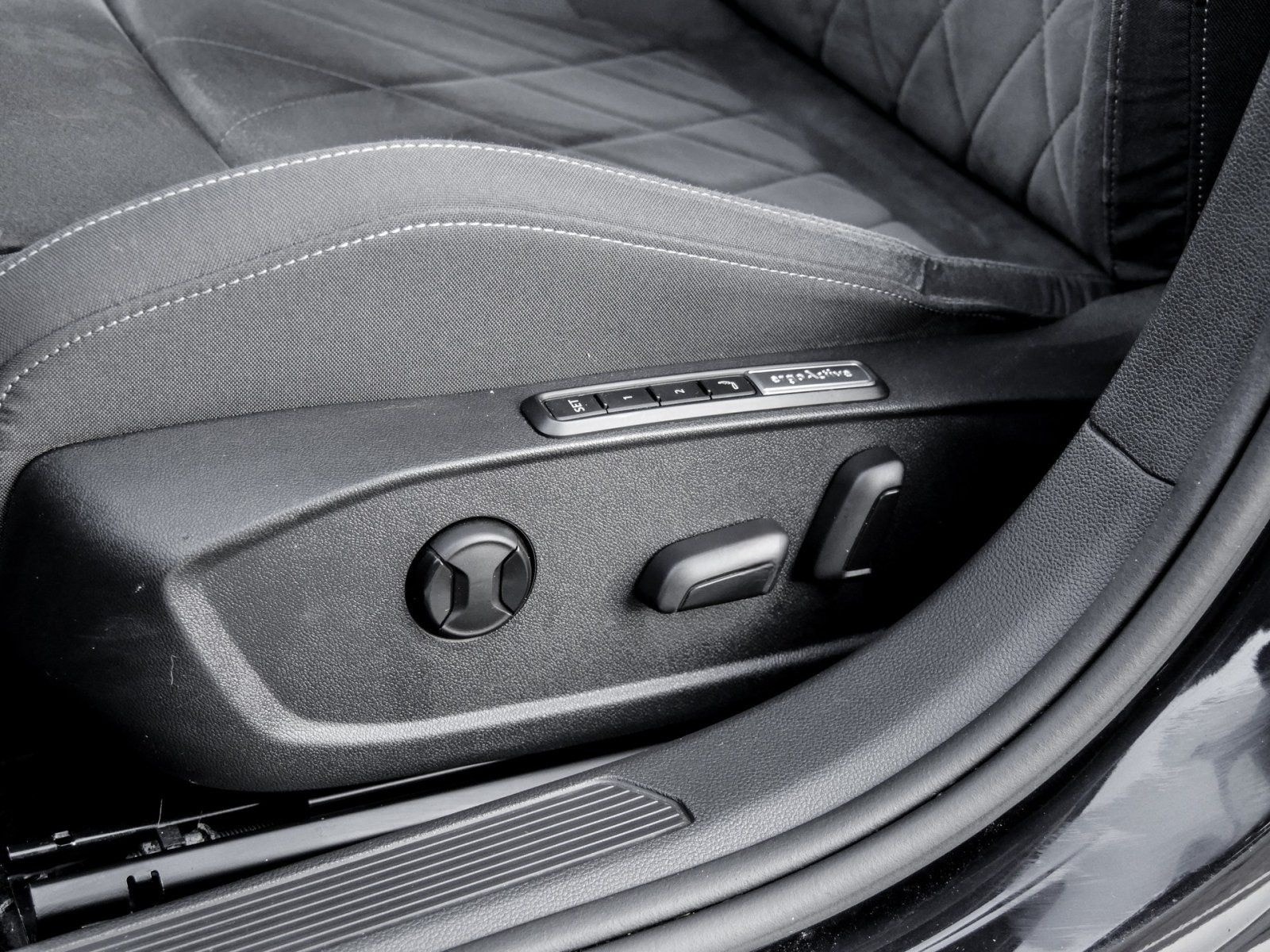 Volkswagen Golf VIII Variant Style 2.0 TDI DSG LED+ Navi AH foto 11