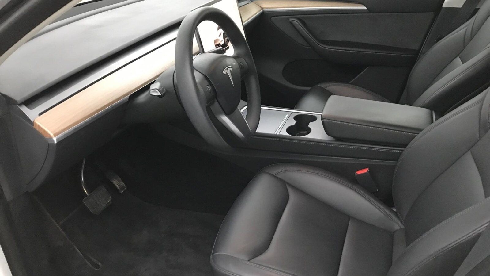 Tesla Model Y Standard Range RWD A.Pilot Pr.Int foto 4