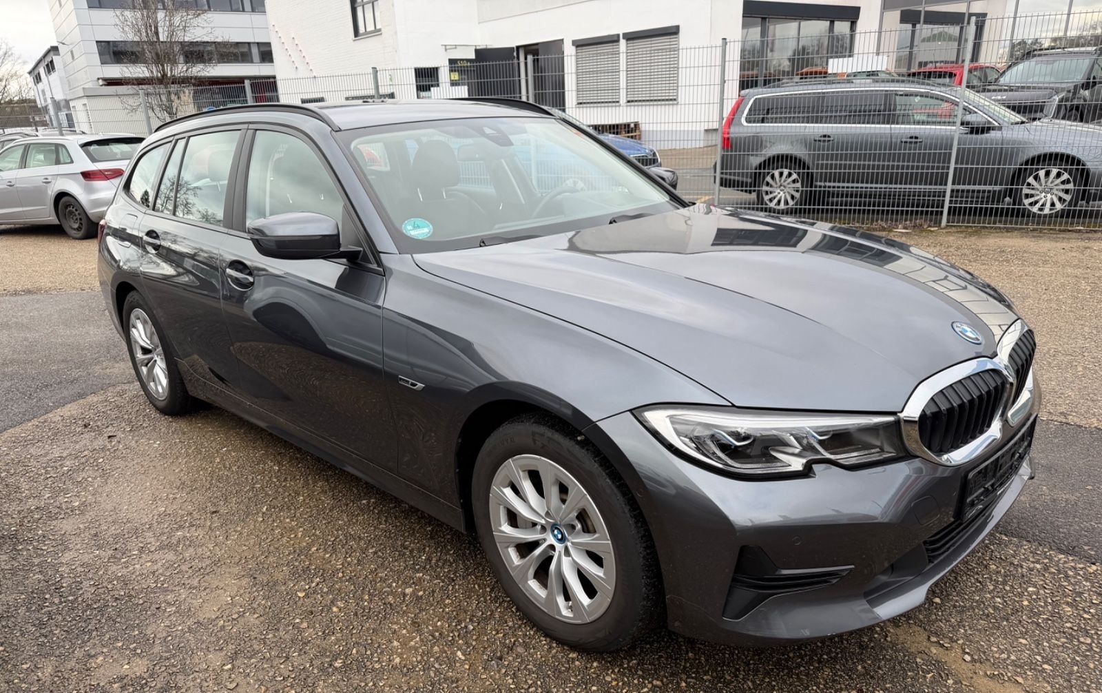 BMW 330e xDrive Sportsitze*Laserlicht*Navi* foto 1