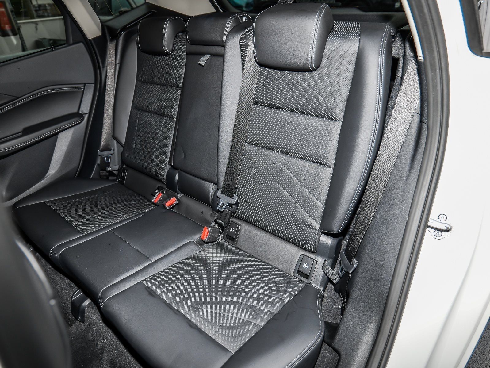 BMW 218d Active Tourer ACC RFK LED Sound Syst. DAB foto 17