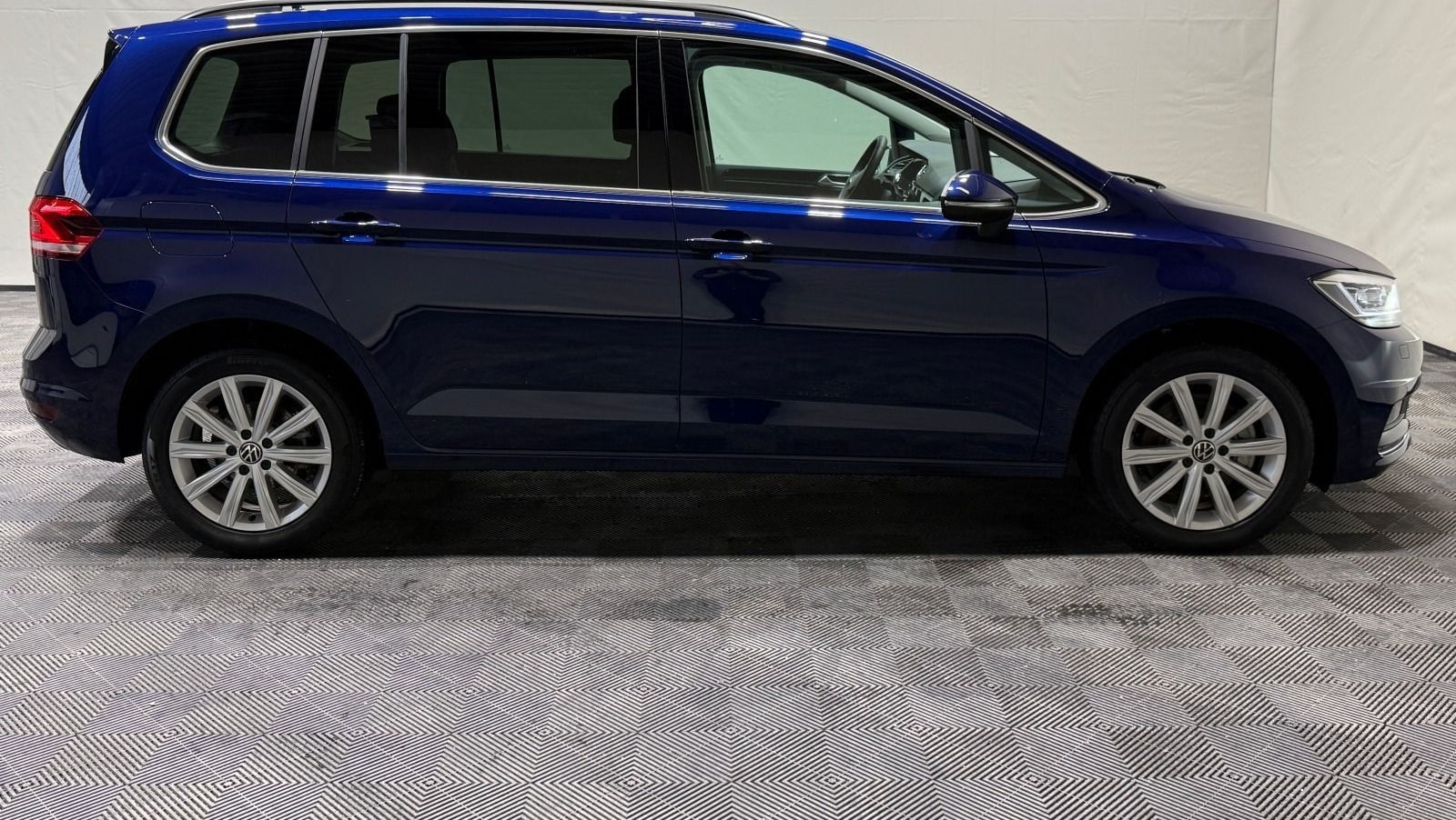 Volkswagen Touran Highline 2.0 TDI DSG | 7-SITZ LED ACC NAV foto 17