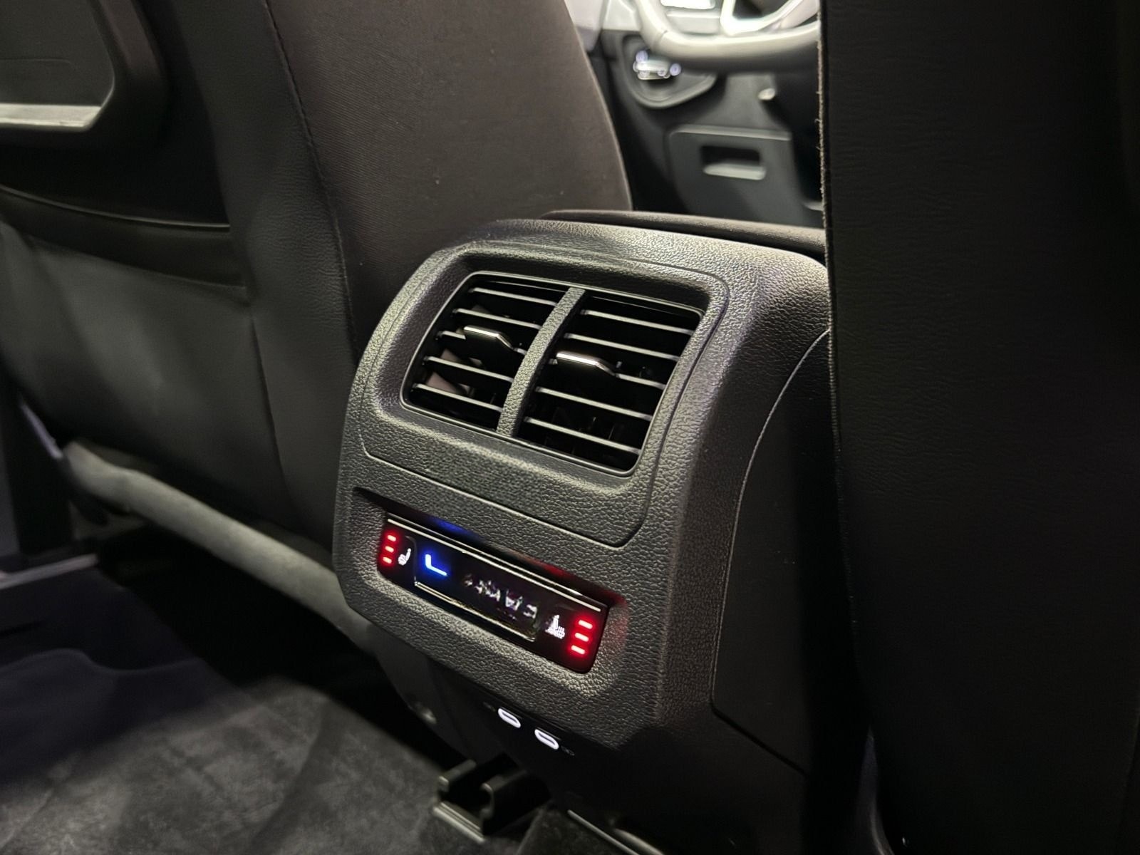 Volkswagen Touran Highline 2.0 TDI DSG | 7-SITZ LED ACC NAV foto 22