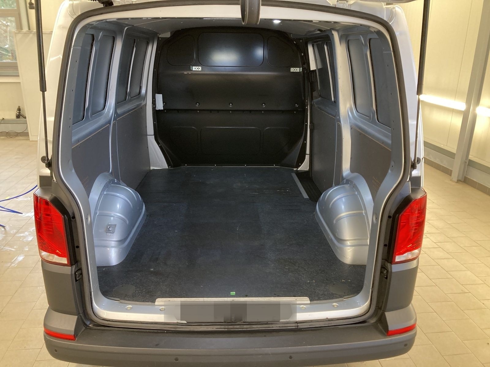 Volkswagen T6 Transporter 6.1 Kasten 2.0 TDI Navi PDC Klima foto 14