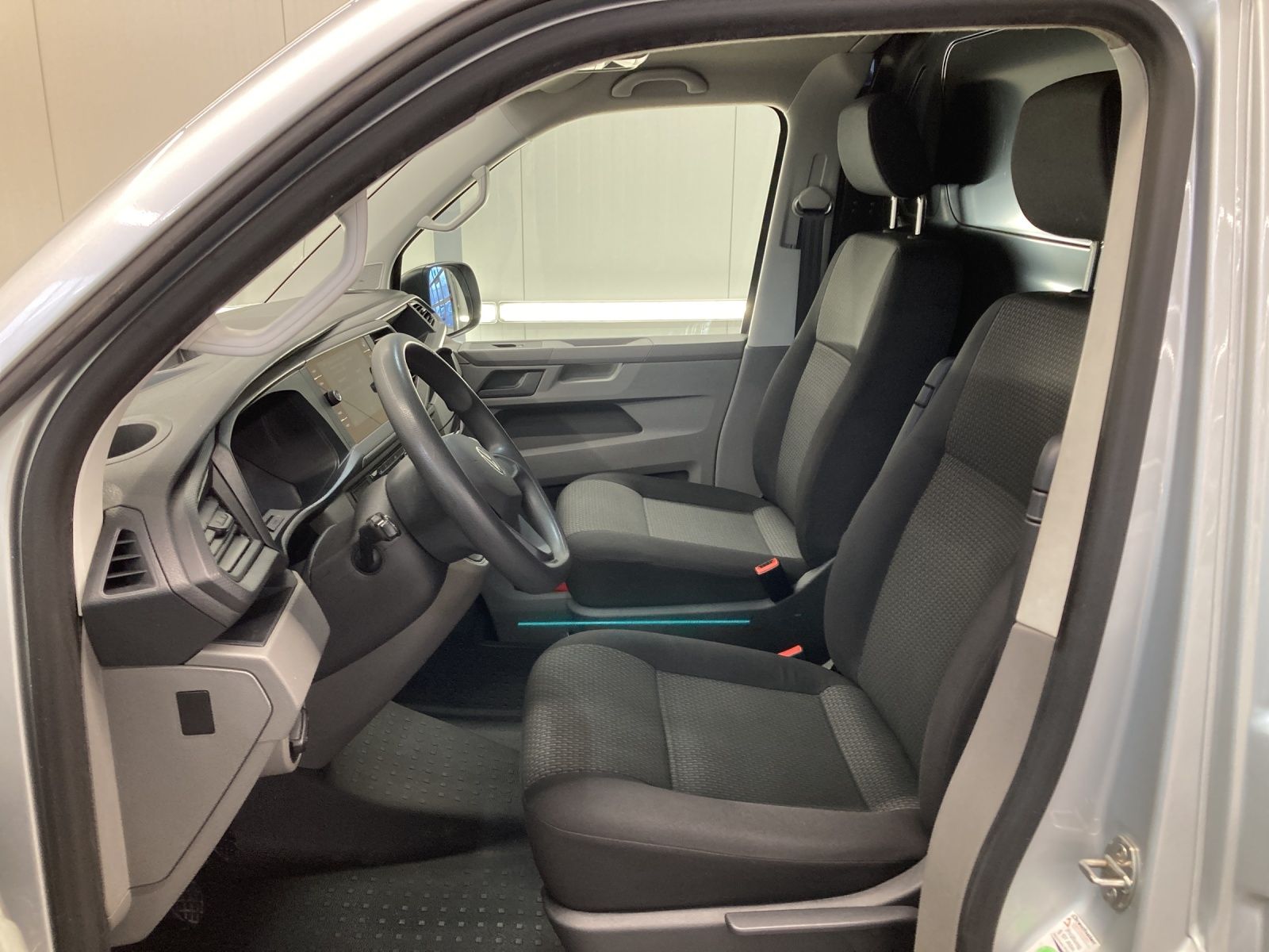 Volkswagen T6 Transporter 6.1 Kasten 2.0 TDI Navi PDC Klima foto 10