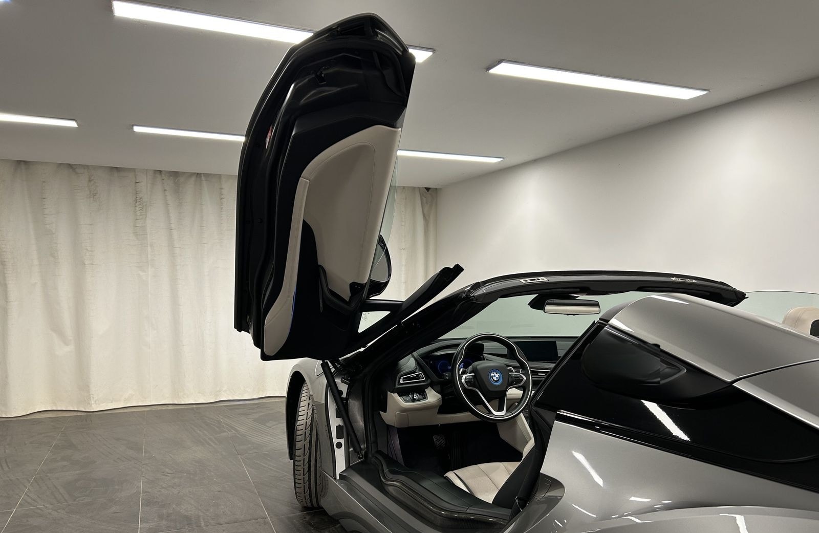 BMW i8 Roadster First Edition 1 of 200 Harman/Kardon foto 14