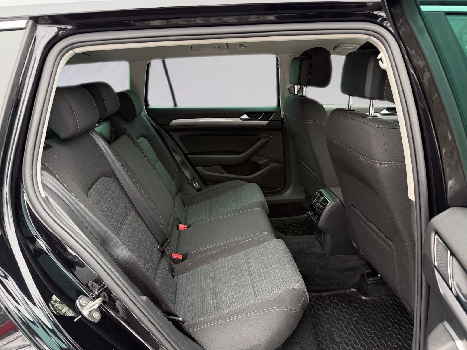 Volkswagen Passat Variant DSG Business, Navi, ACC, AHK foto 18