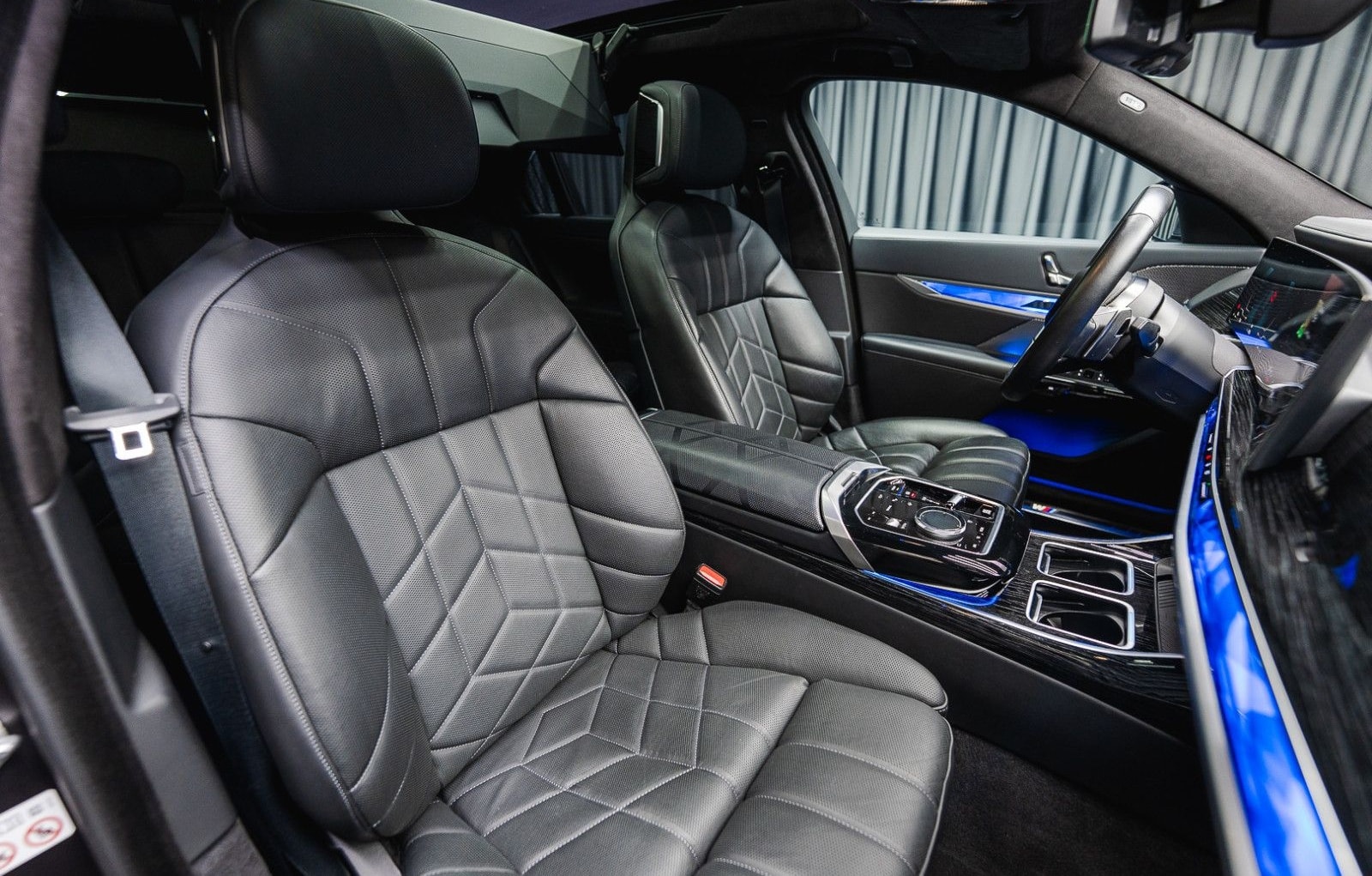 BMW 740 d xDrive *M Sport Pro*Iconic Glow*Theater TV foto 15