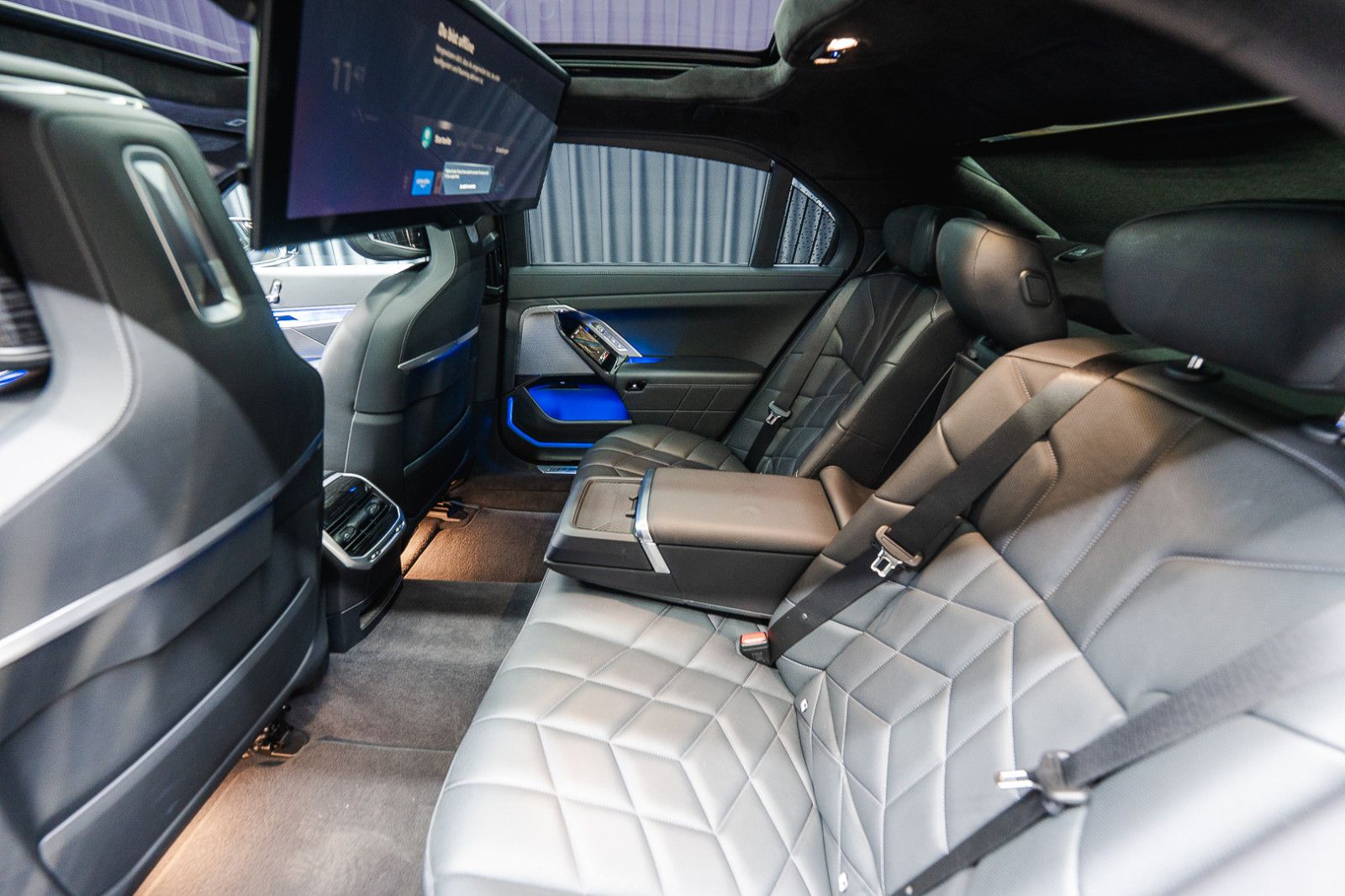 BMW 740 d xDrive *M Sport Pro*Iconic Glow*Theater TV foto 18