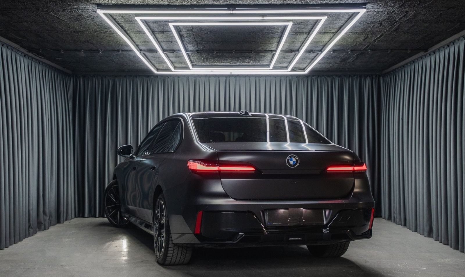 BMW 740 d xDrive *M Sport Pro*Iconic Glow*Theater TV foto 19