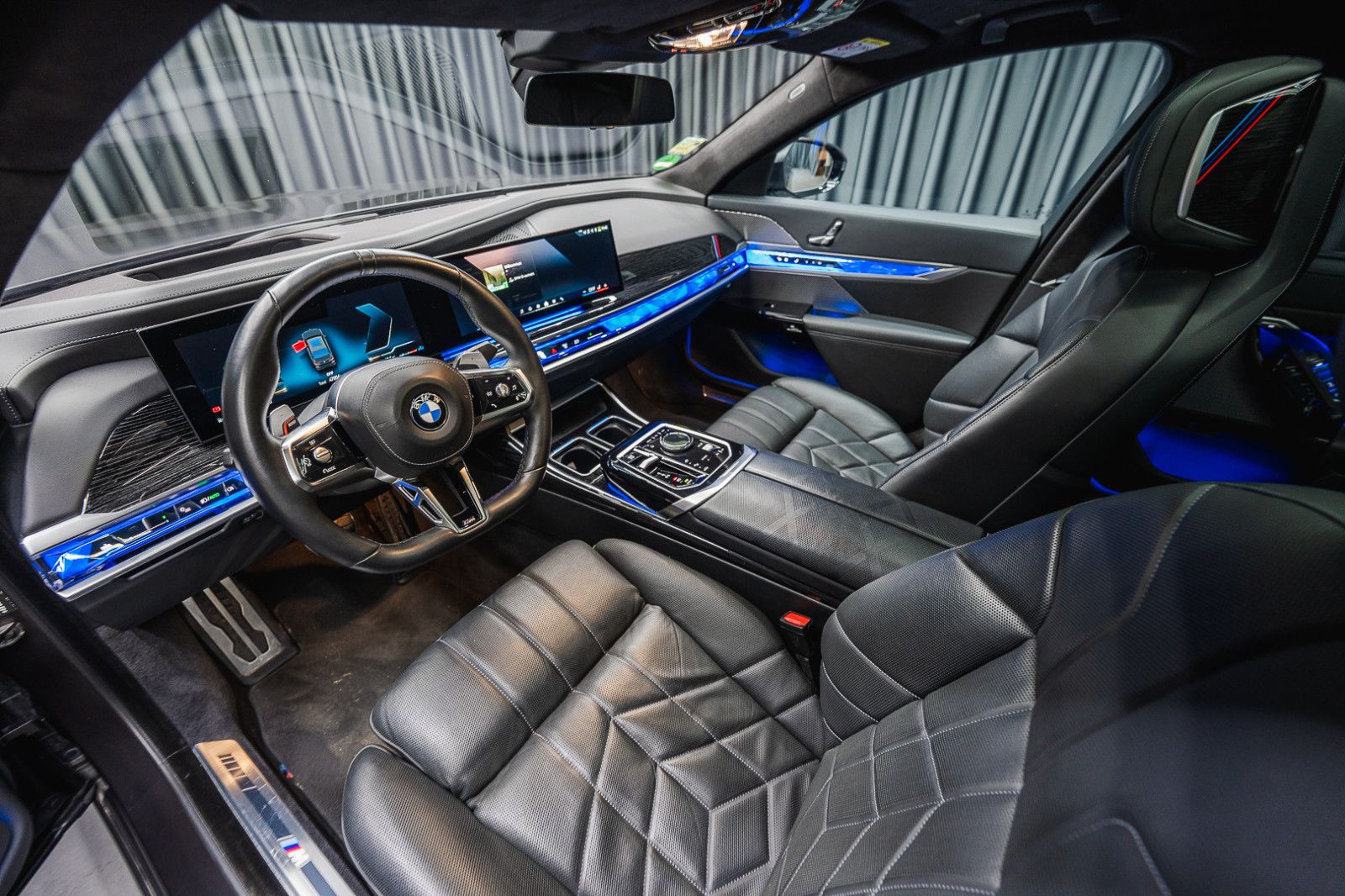 BMW 740 d xDrive *M Sport Pro*Iconic Glow*Theater TV foto 25