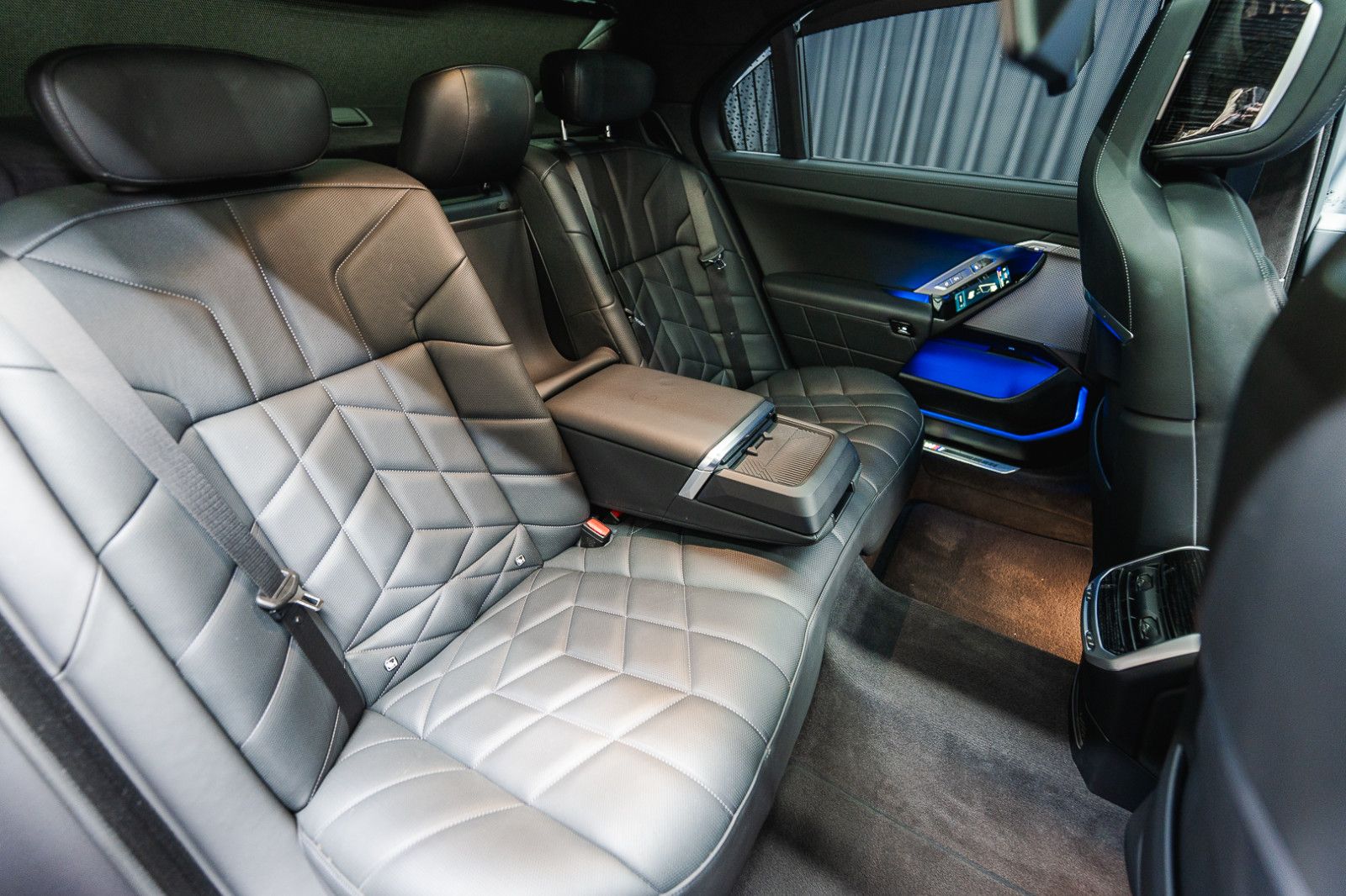 BMW 740 d xDrive *M Sport Pro*Iconic Glow*Theater TV foto 5