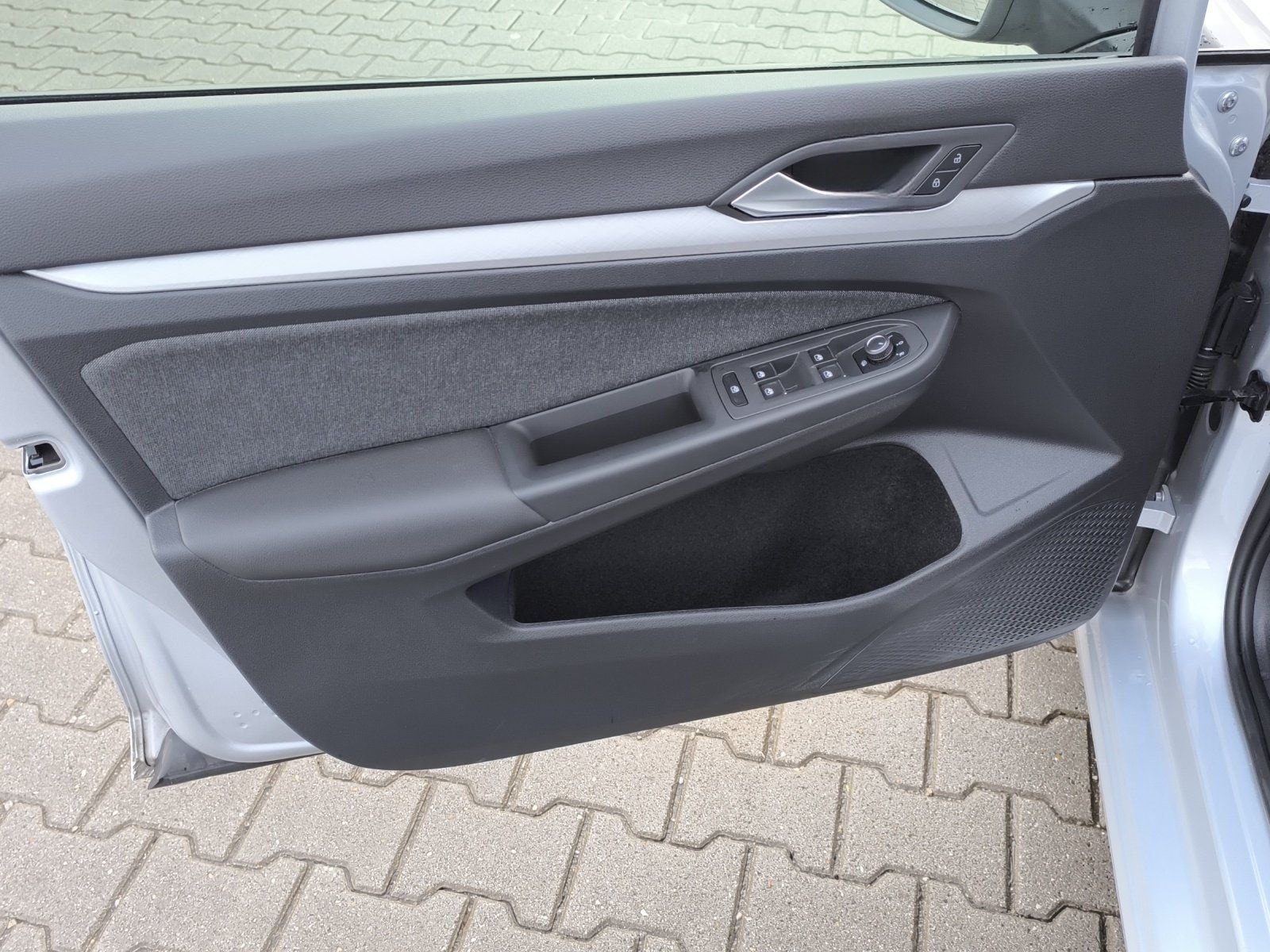 Volkswagen Golf 8 Lim. 1.5 TSI Life LED NAVI PDC foto 14