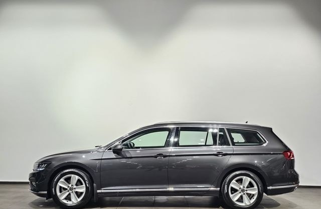 Volkswagen Passat 4Motion Sport Led Navi Leder AHK Kamera foto 8